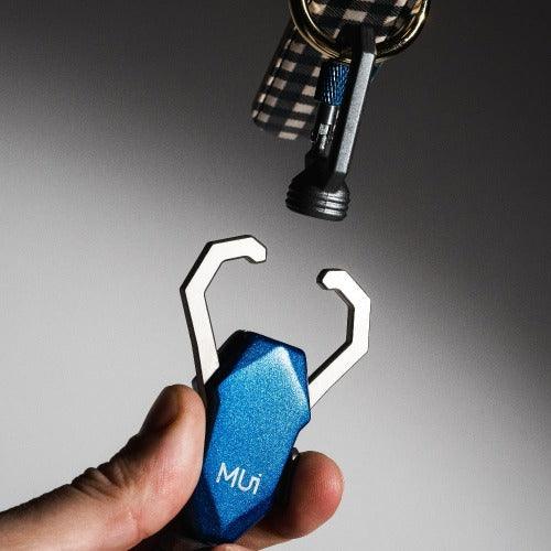Click & Walk leash hook close-up