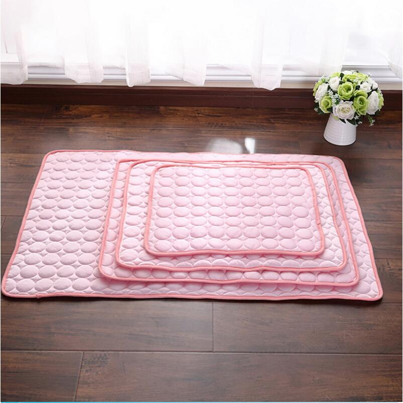 Chill Out™ Ice Silk Cooling Pad – photo 6