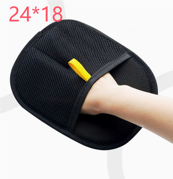 Fur Catcher™ Deshedding Grooming Mitt – Obsidian